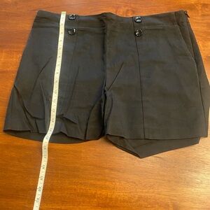 Vince Camuto Black Button-Accent Shorts